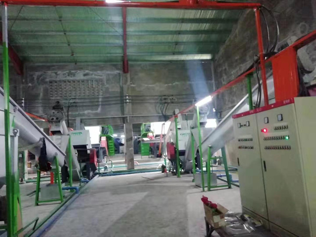 大型PET礦泉水瓶篩選、預(yù)洗、破碎、清洗 熱堿酸洗回收第二套大型生產(chǎn)線(POY級）